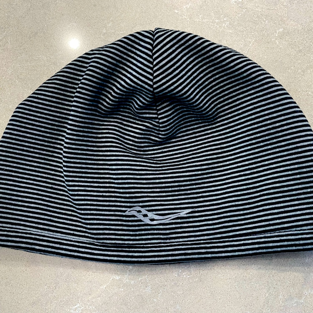 Saucony beanie and glove set